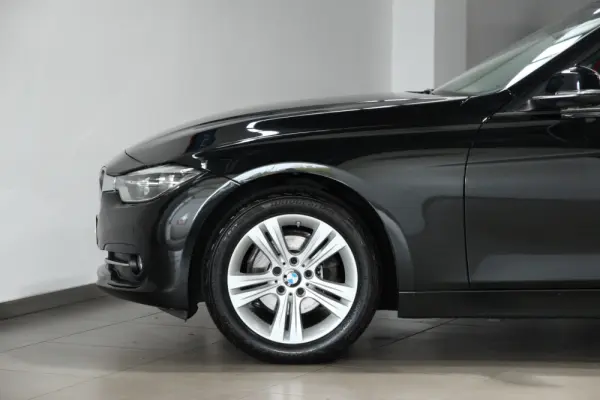 BMW 318 d Line Sport Auto 2