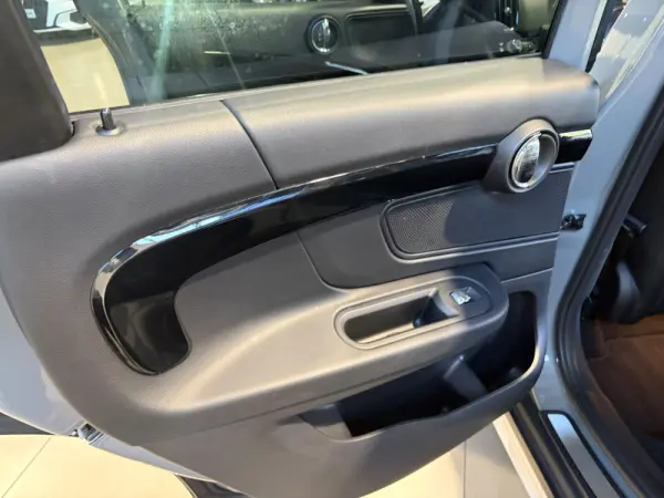 MINI Countryman Auto D Black Edition 24