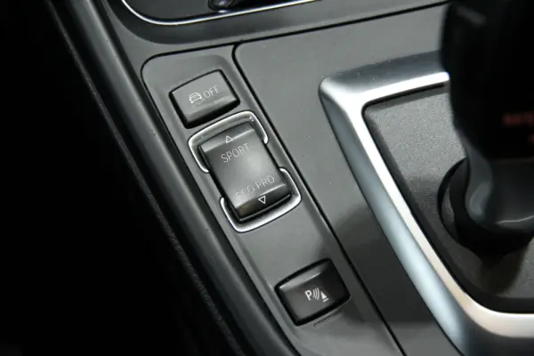 BMW 318 d Line Sport Auto 12