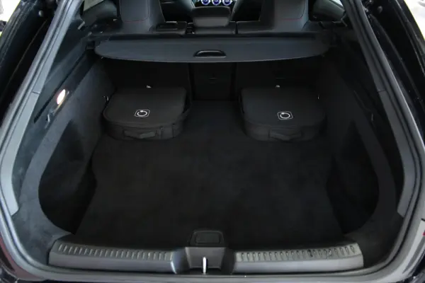 Mercedes-Benz CLA 250 e Shooting Brake AMG Line 26