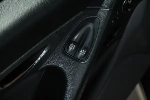 Mercedes-Benz SL 350 Auto 12