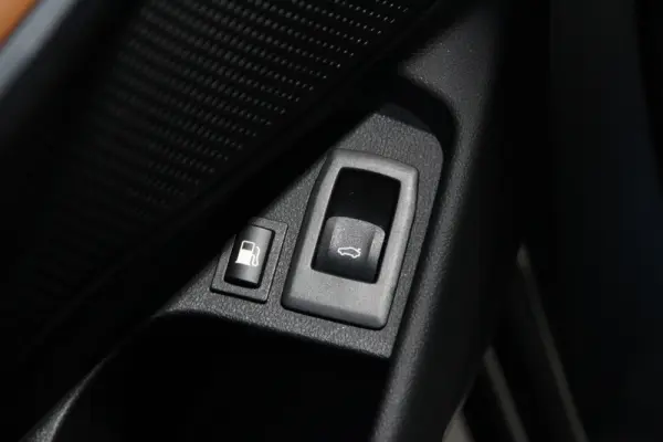 BMW 330 e Pack Desportivo M Auto 11