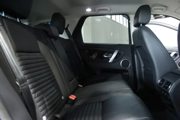 Land Rover Discovery Sport 1.5 I3 P300e AWD SE 24