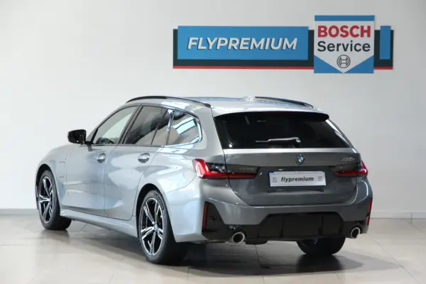 BMW 330 e Pack Desportivo M Auto 33
