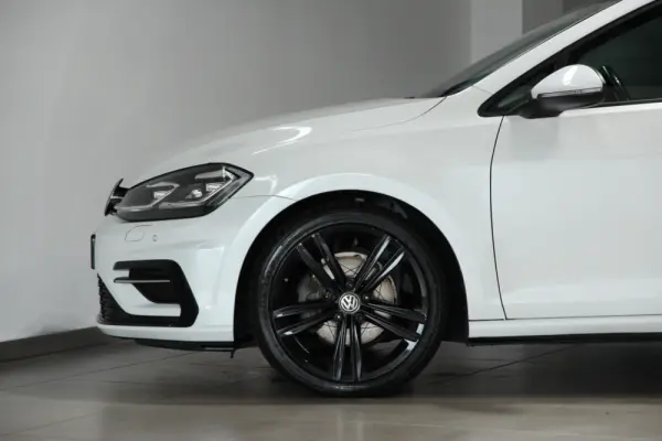 Volkswagen Golf 1.6 TDI R-Line DSG 23