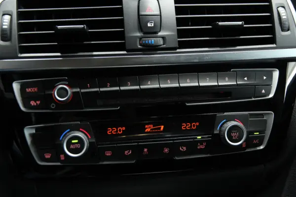 BMW 318 d Line Sport Auto 10