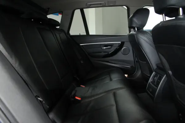 BMW 318 d Line Sport Auto 23
