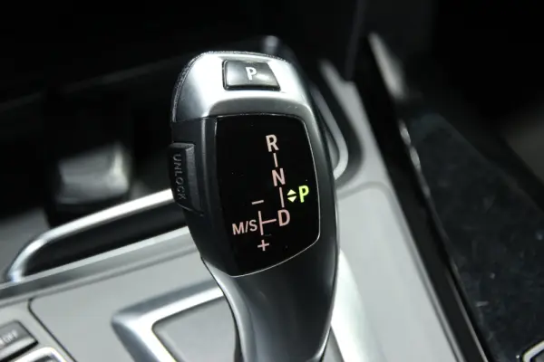 BMW 318 d Line Sport Auto 11