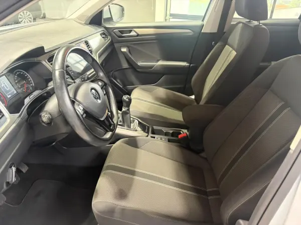 Volkswagen T-Roc 11