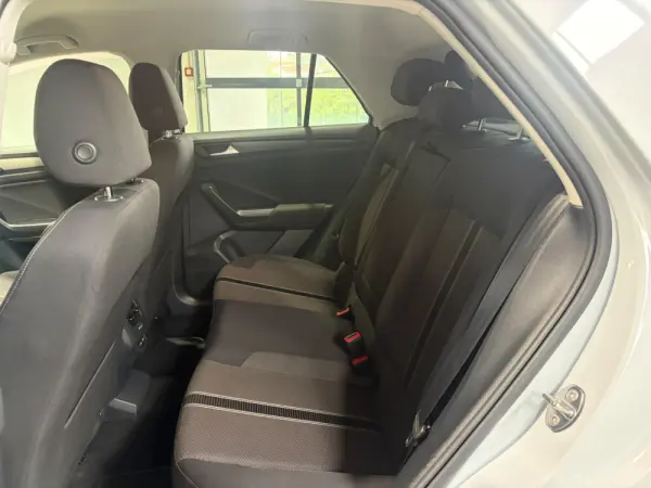 Volkswagen T-Roc 19