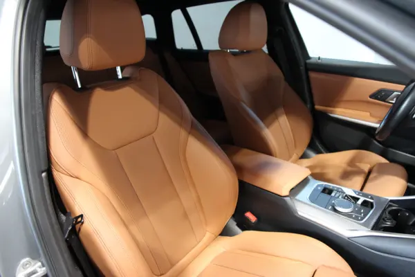 BMW 330 e Pack Desportivo M Auto 8
