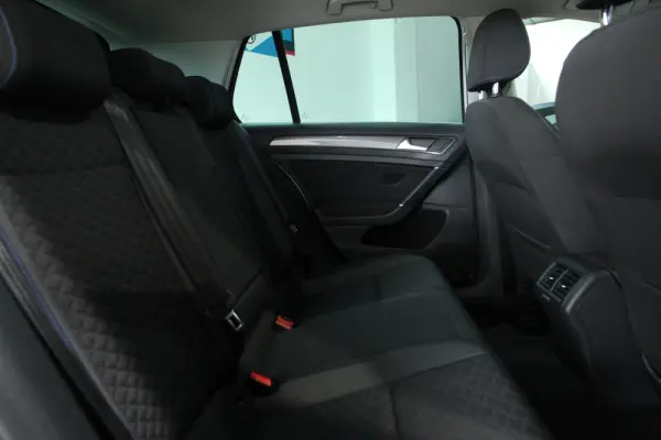 Volkswagen Golf 1.6 TDI R-Line DSG 20