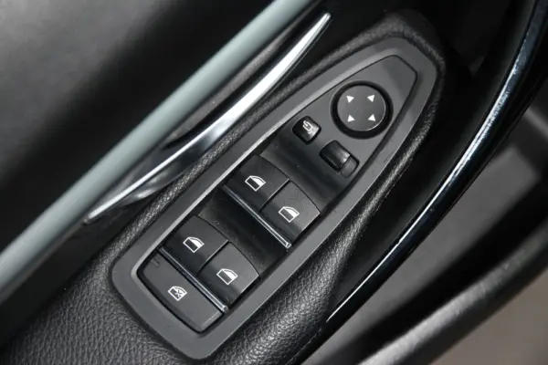 BMW 318 d Line Sport Auto 8