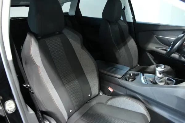 Peugeot 3008 PureTech 130 Stop & Start GPF Active 9