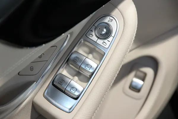 Mercedes-Benz C 250 d Cabrio Aut. 9