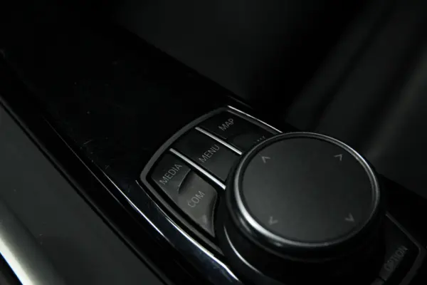 BMW 318 d Line Sport Auto 13