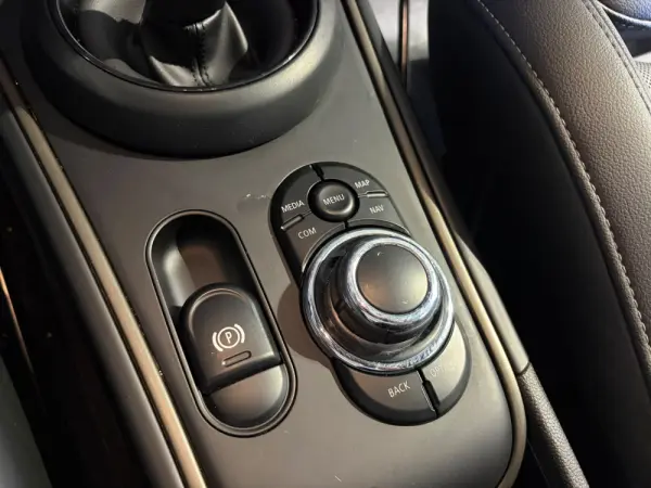 MINI Countryman Auto D Black Edition 22