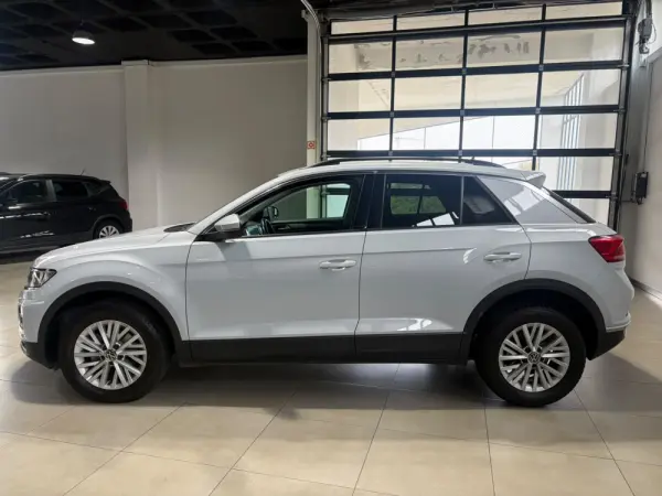 Volkswagen T-Roc 6