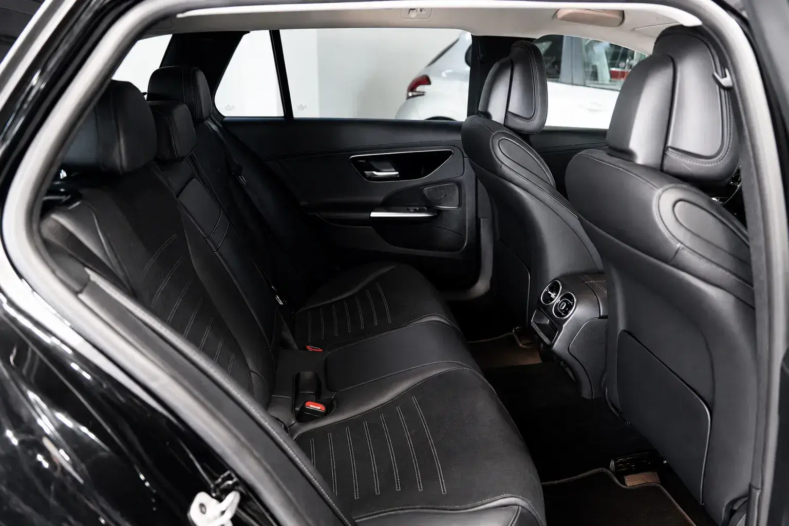 Mercedes-Benz C 300 e T 9G-TRONIC AMG Line 19