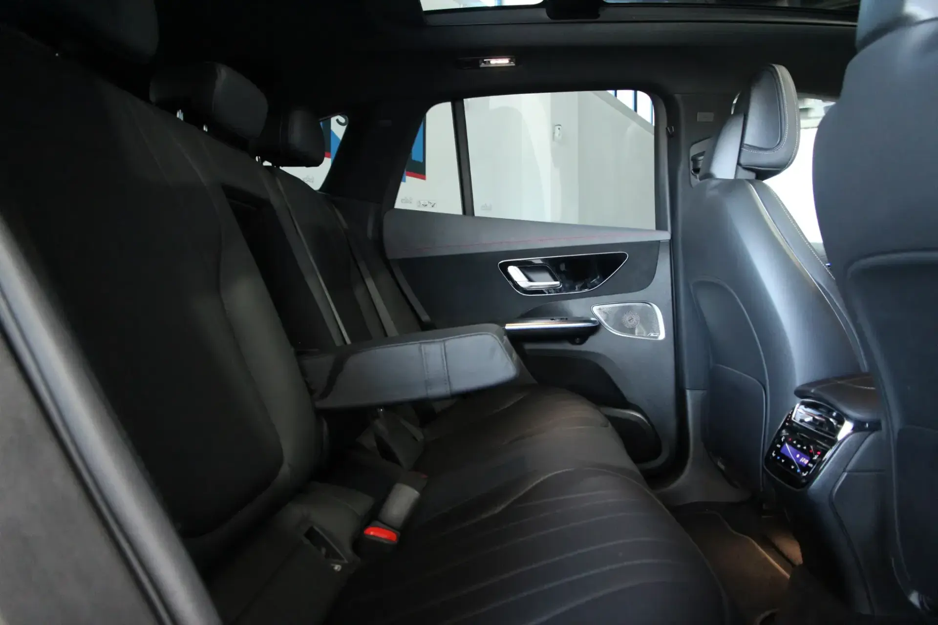 Mercedes-Benz EQE SUV 500 4Matic 27