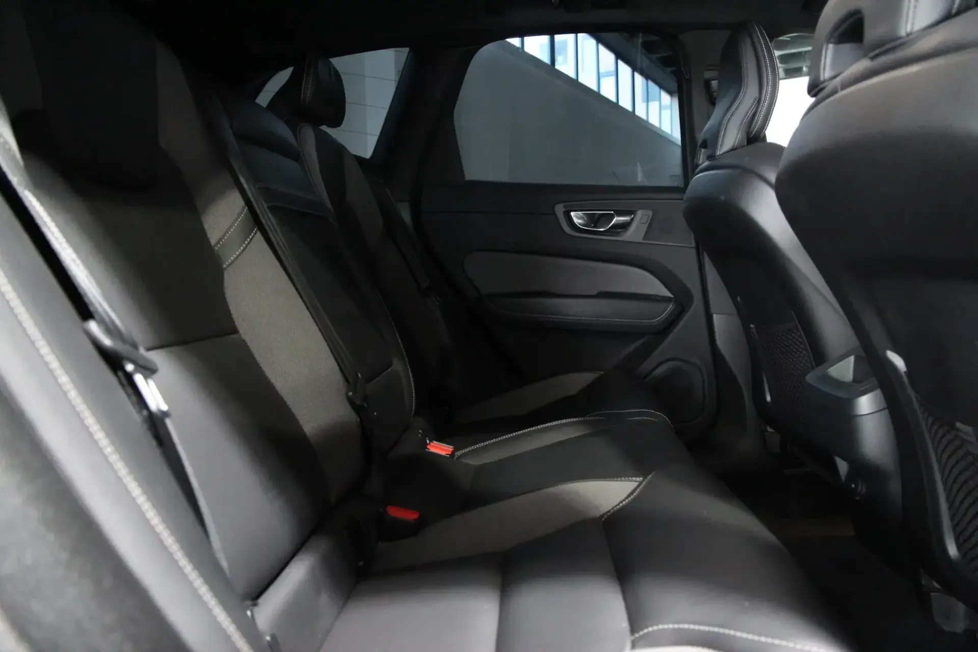 Volvo XC 60 2.0 B4 R-Design 18