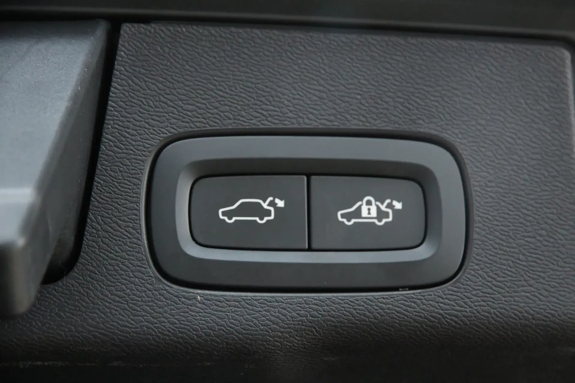 Volvo XC 60 2.0 B4 R-Design 20