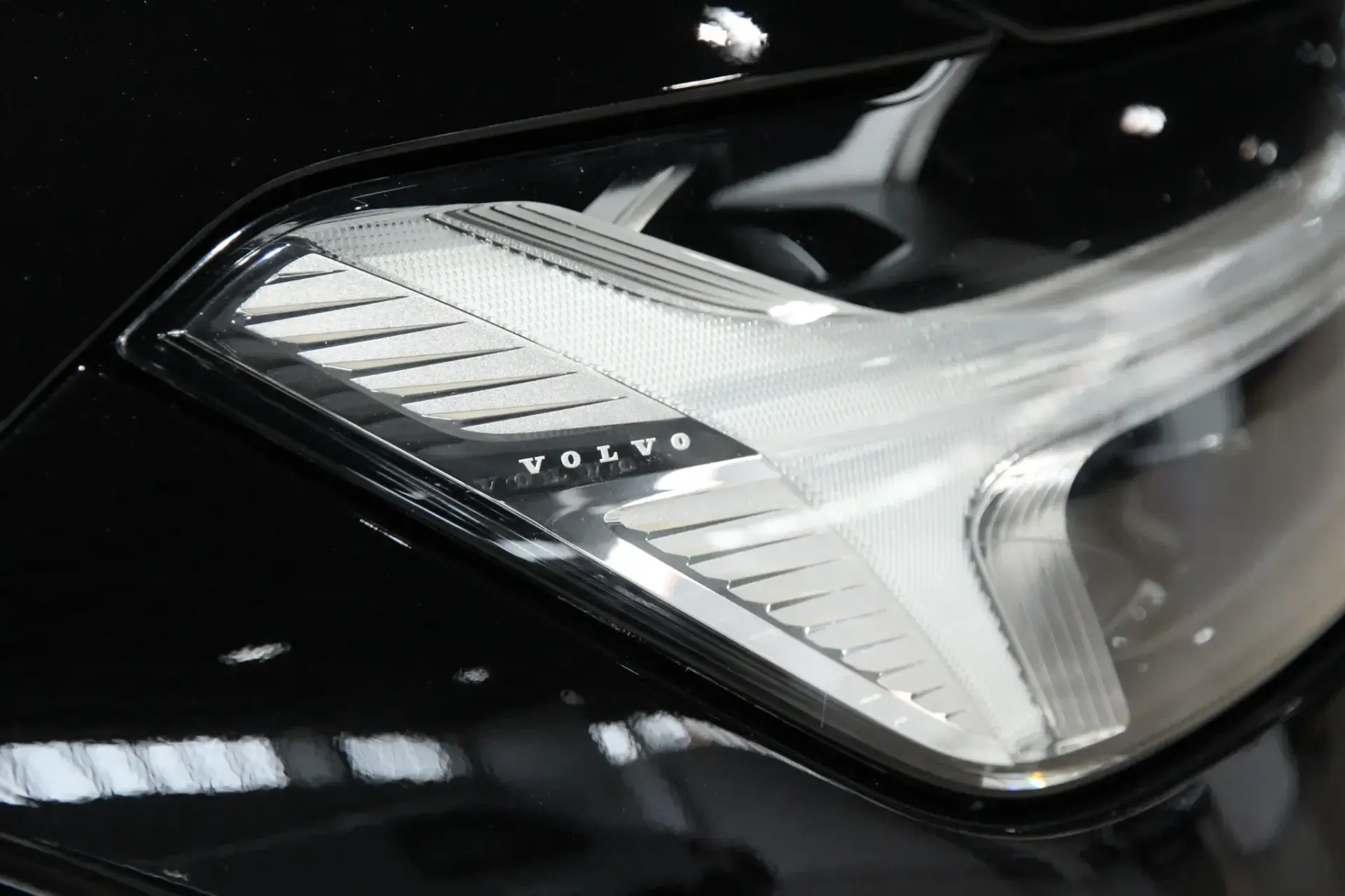 Volvo XC 60 2.0 B4 R-Design 28