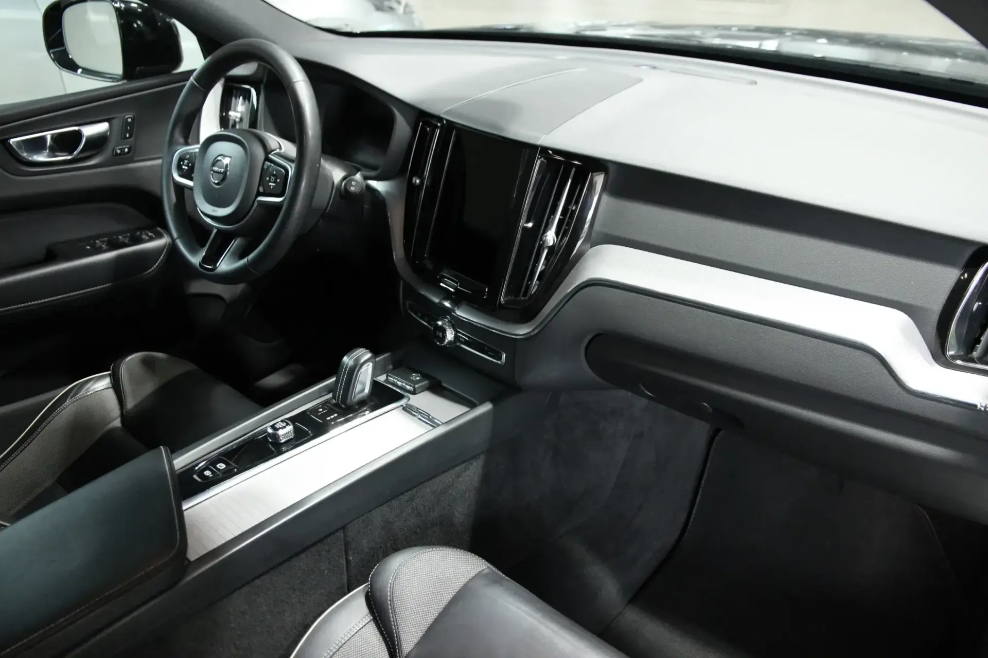 Volvo XC 60 2.0 B4 R-Design 30