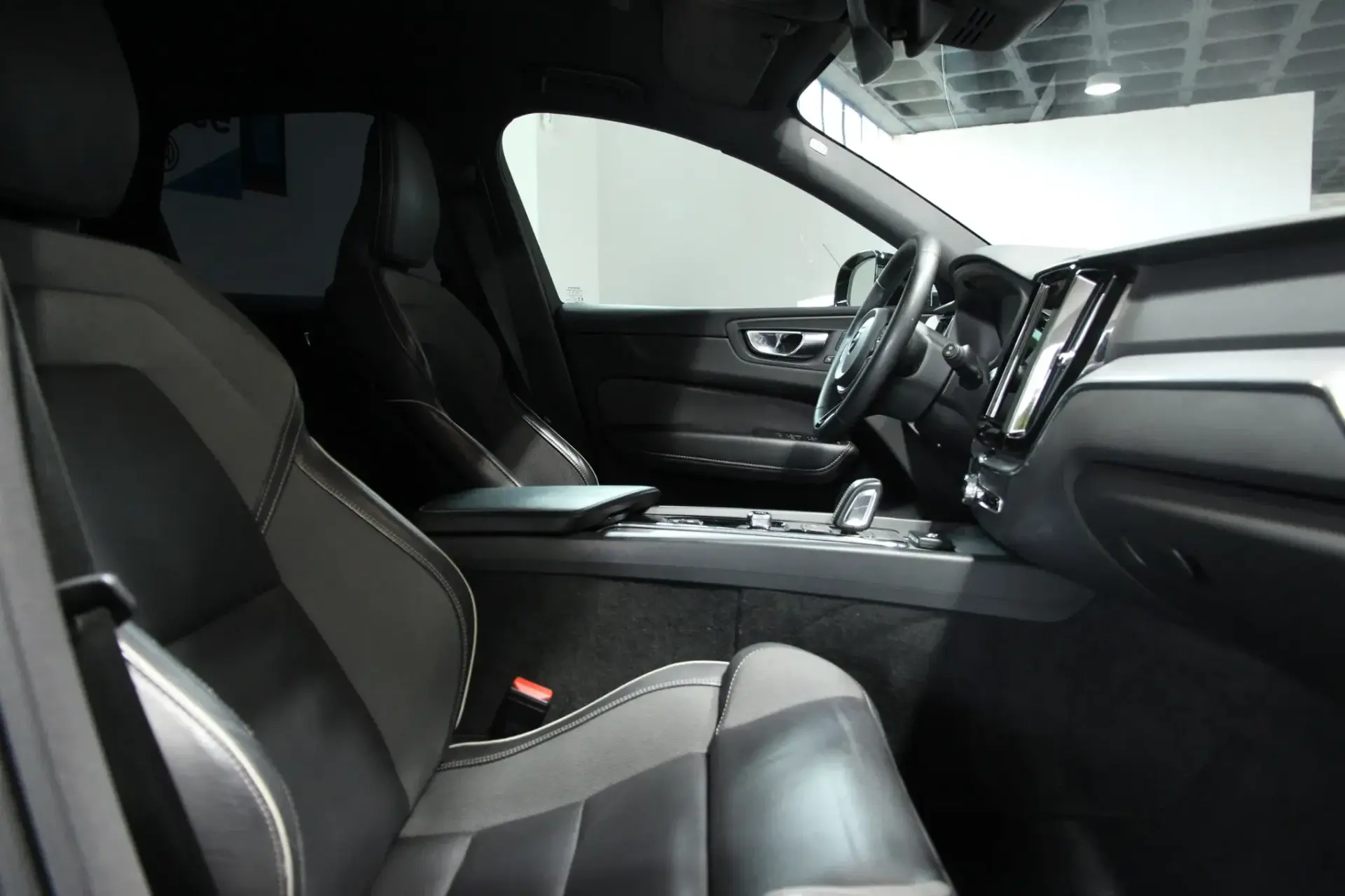 Volvo XC 60 2.0 B4 R-Design 29