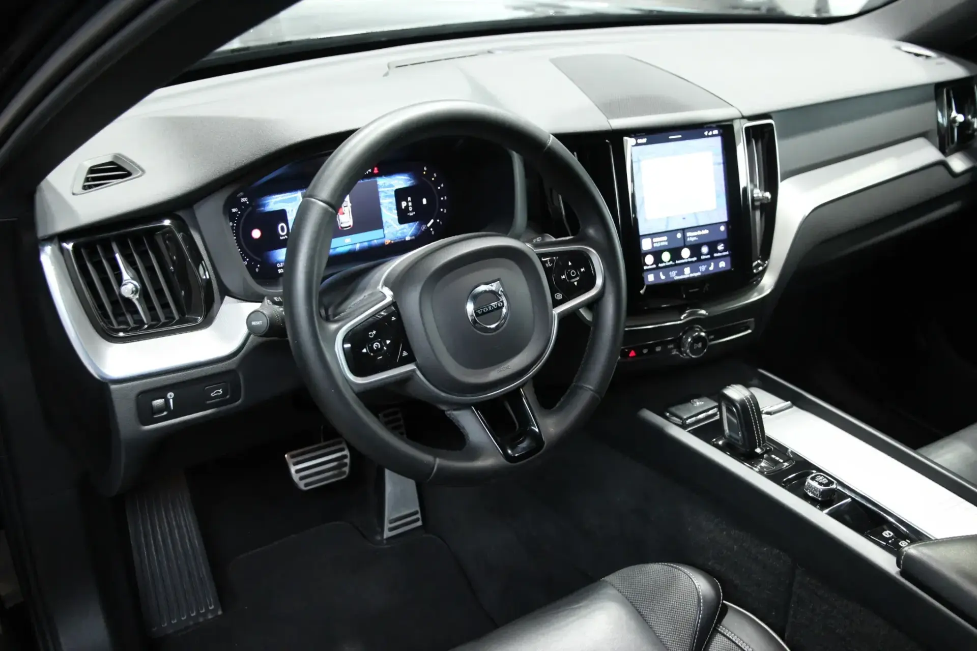 Volvo XC 60 2.0 B4 R-Design 33