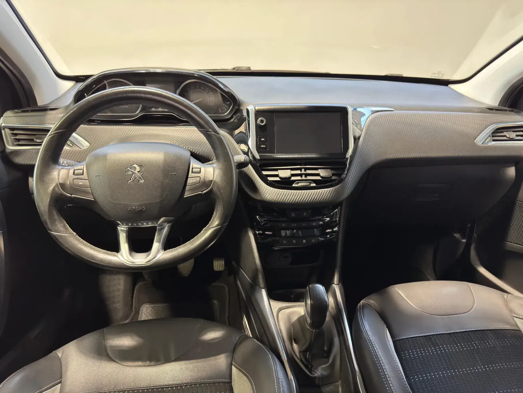 Peugeot 2008 1.2 PureTech Allure 5
