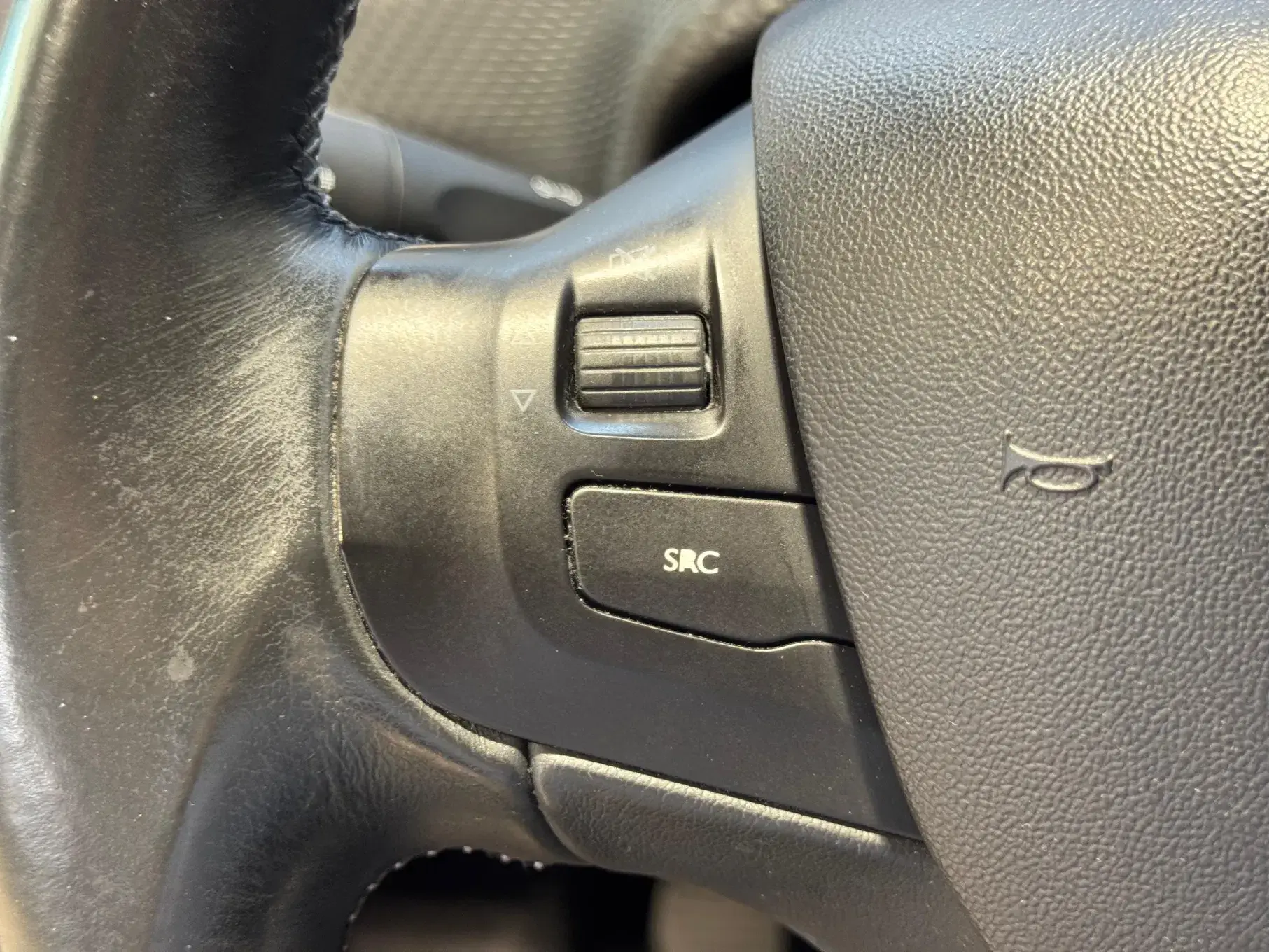 Peugeot 2008 1.2 PureTech Allure 10