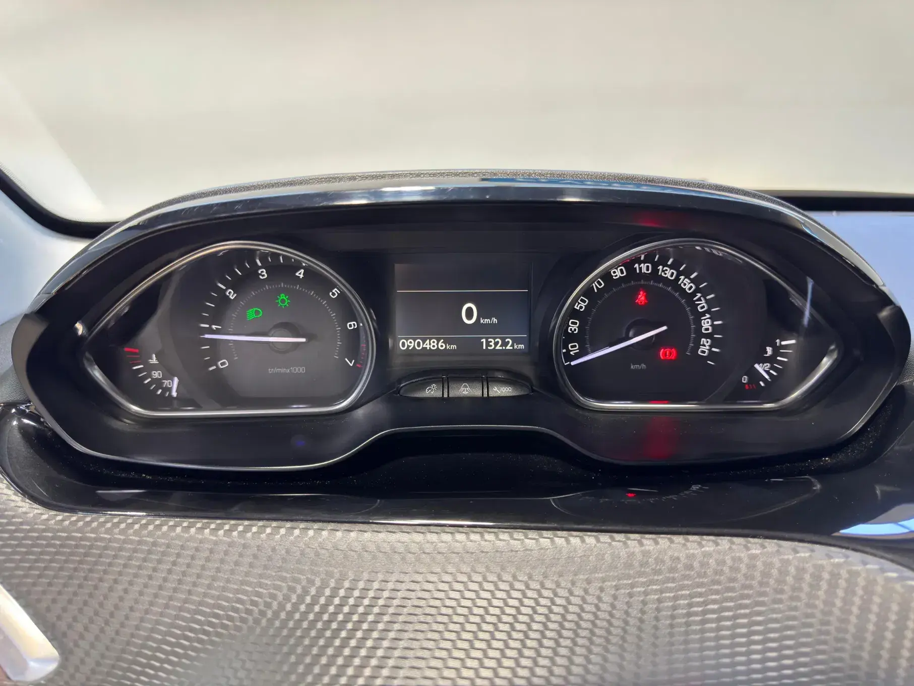 Peugeot 2008 1.2 PureTech Allure 17