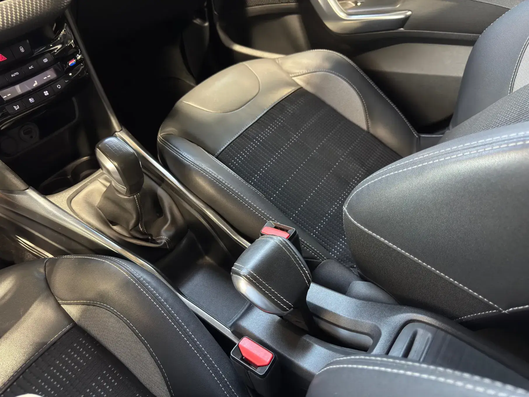 Peugeot 2008 1.2 PureTech Allure 21