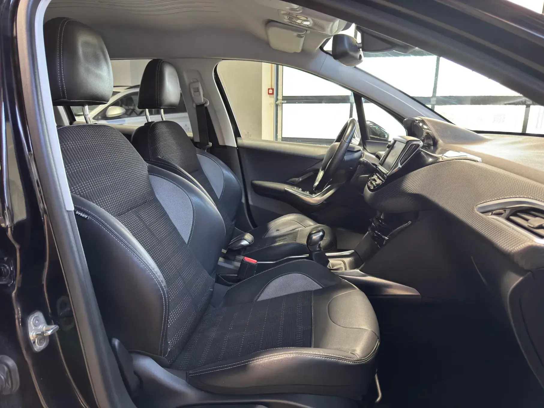 Peugeot 2008 1.2 PureTech Allure 32