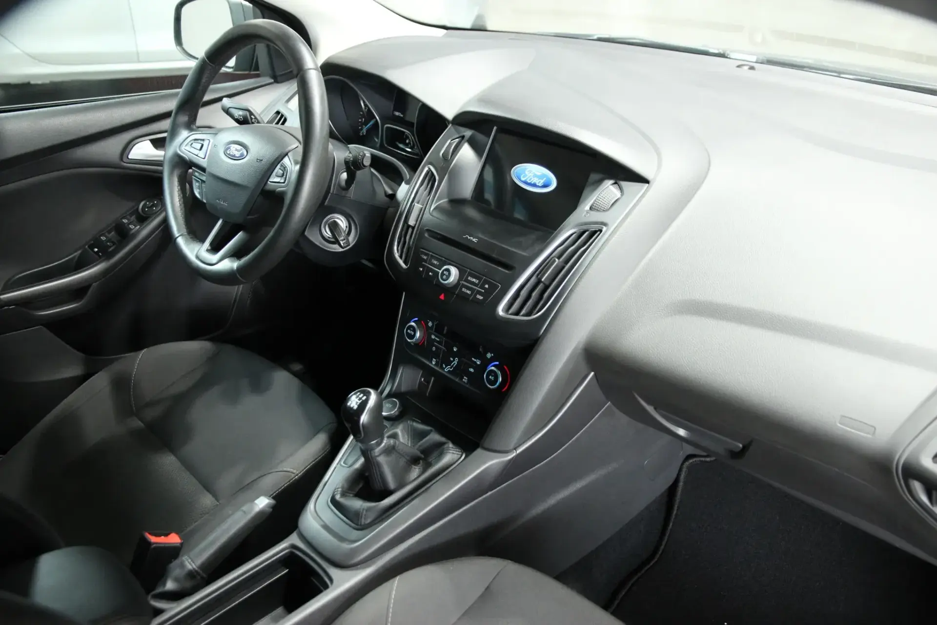 Ford Focus 1.0 EcoBoost Business 16