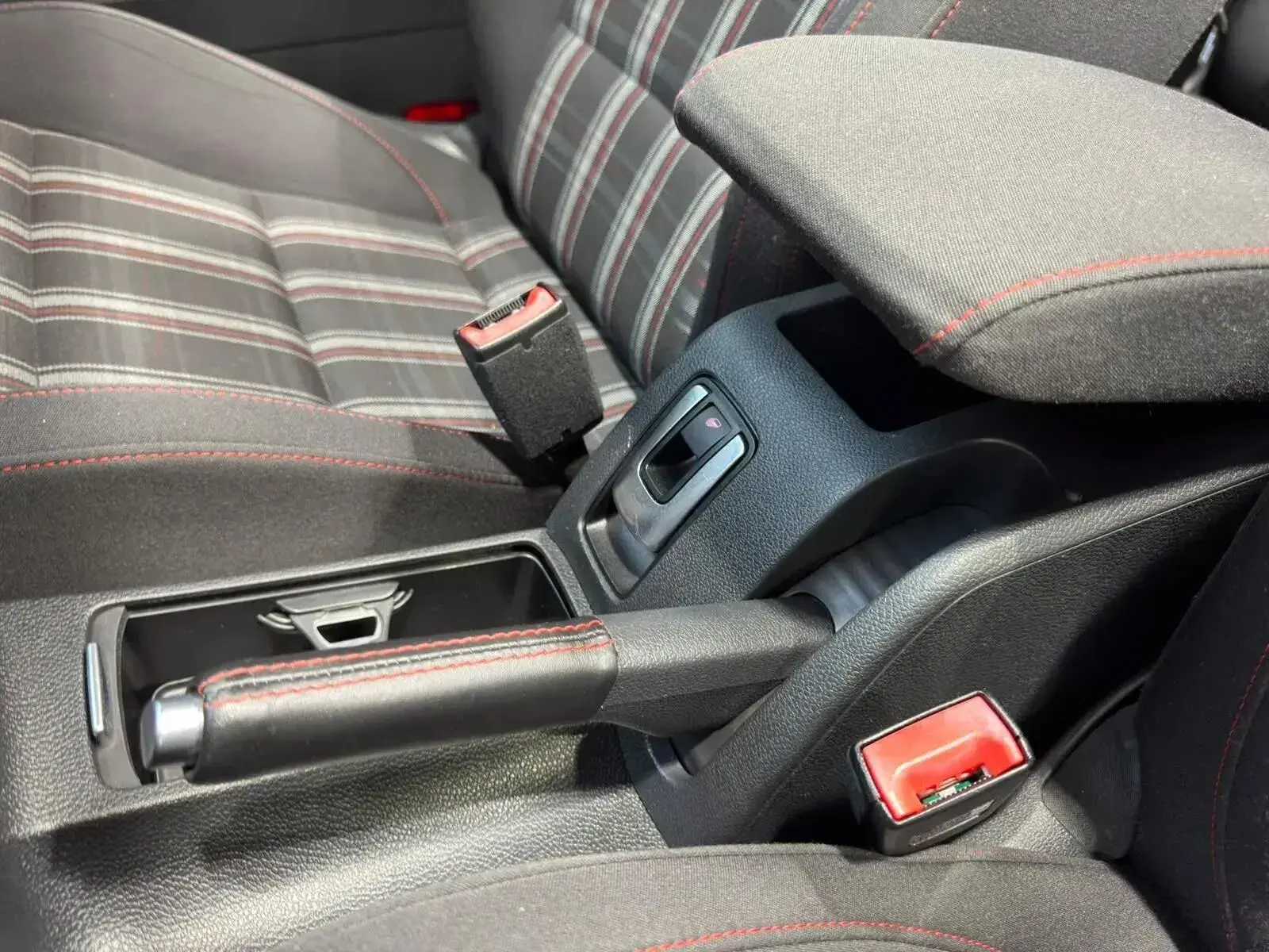 Volkswagen Golf Cabriolet GTI 13