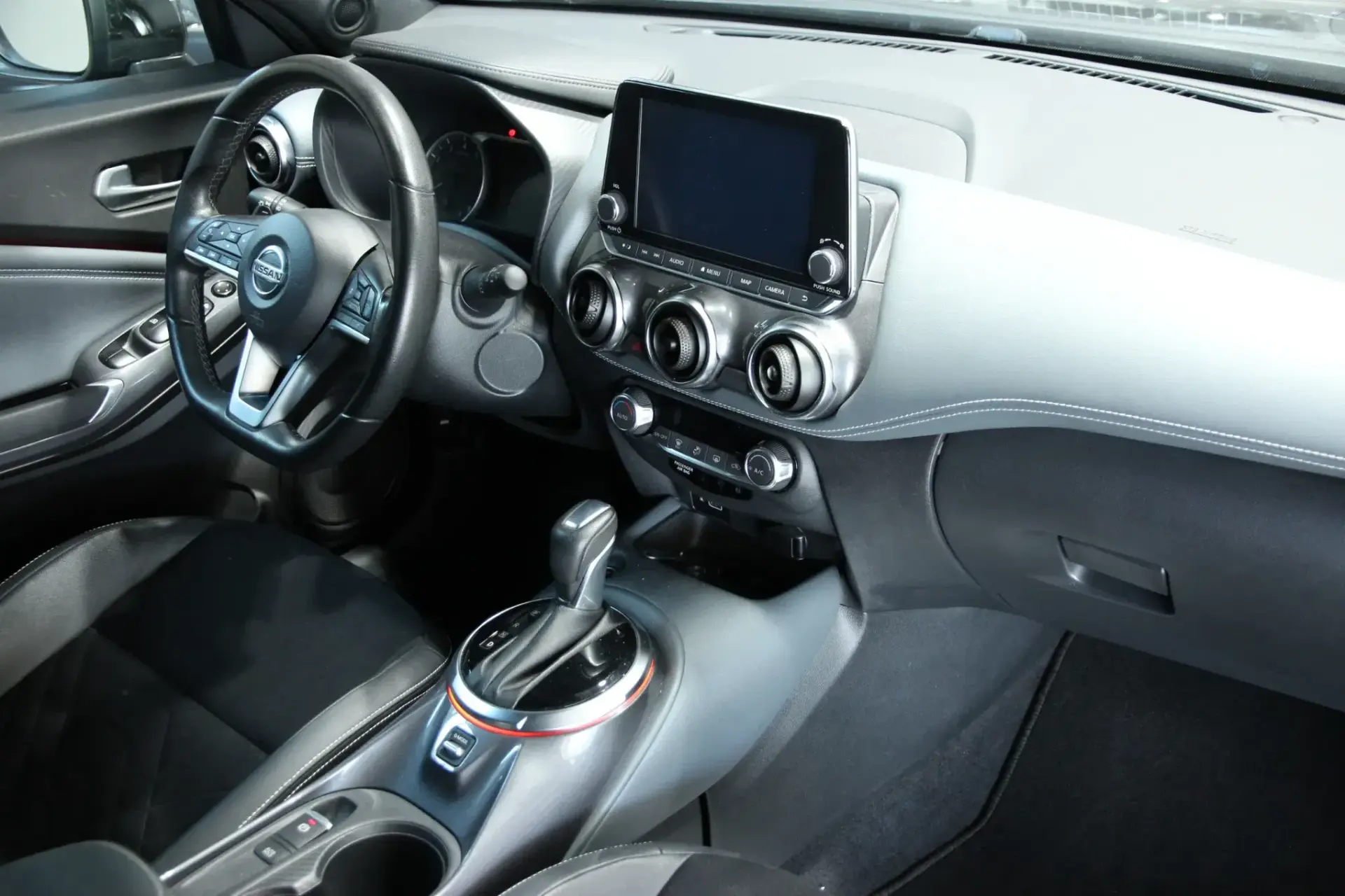 Nissan Juke 1.0 DIG-T Tekna TwoTone T DCT 3