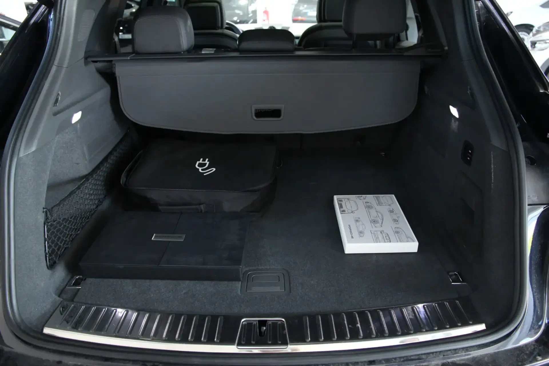 Porsche Cayenne E-Hybrid Platinum Edition 33