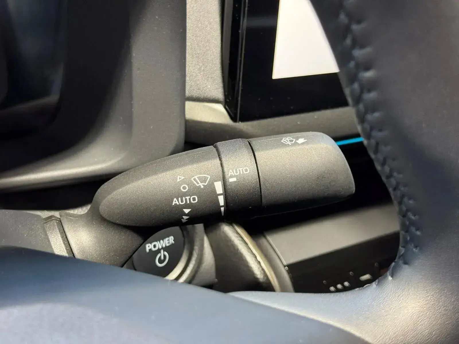 Toyota C-HR 1.8 Hybrid Square Collection 6
