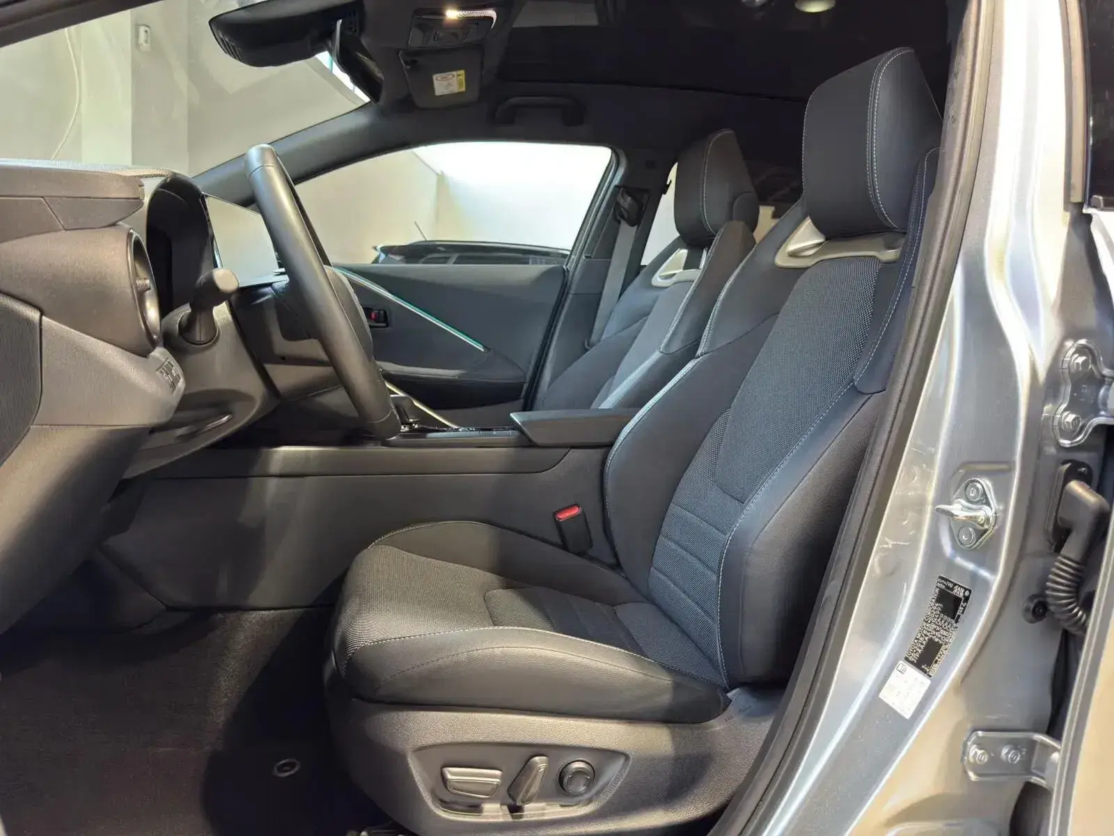 Toyota C-HR 1.8 Hybrid Square Collection 33