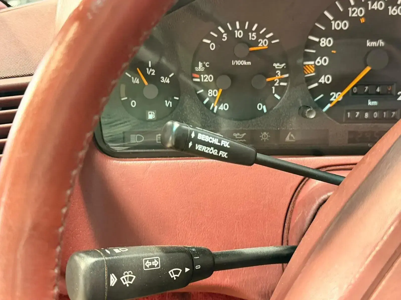 Mercedes-Benz SL 500 Standard 26