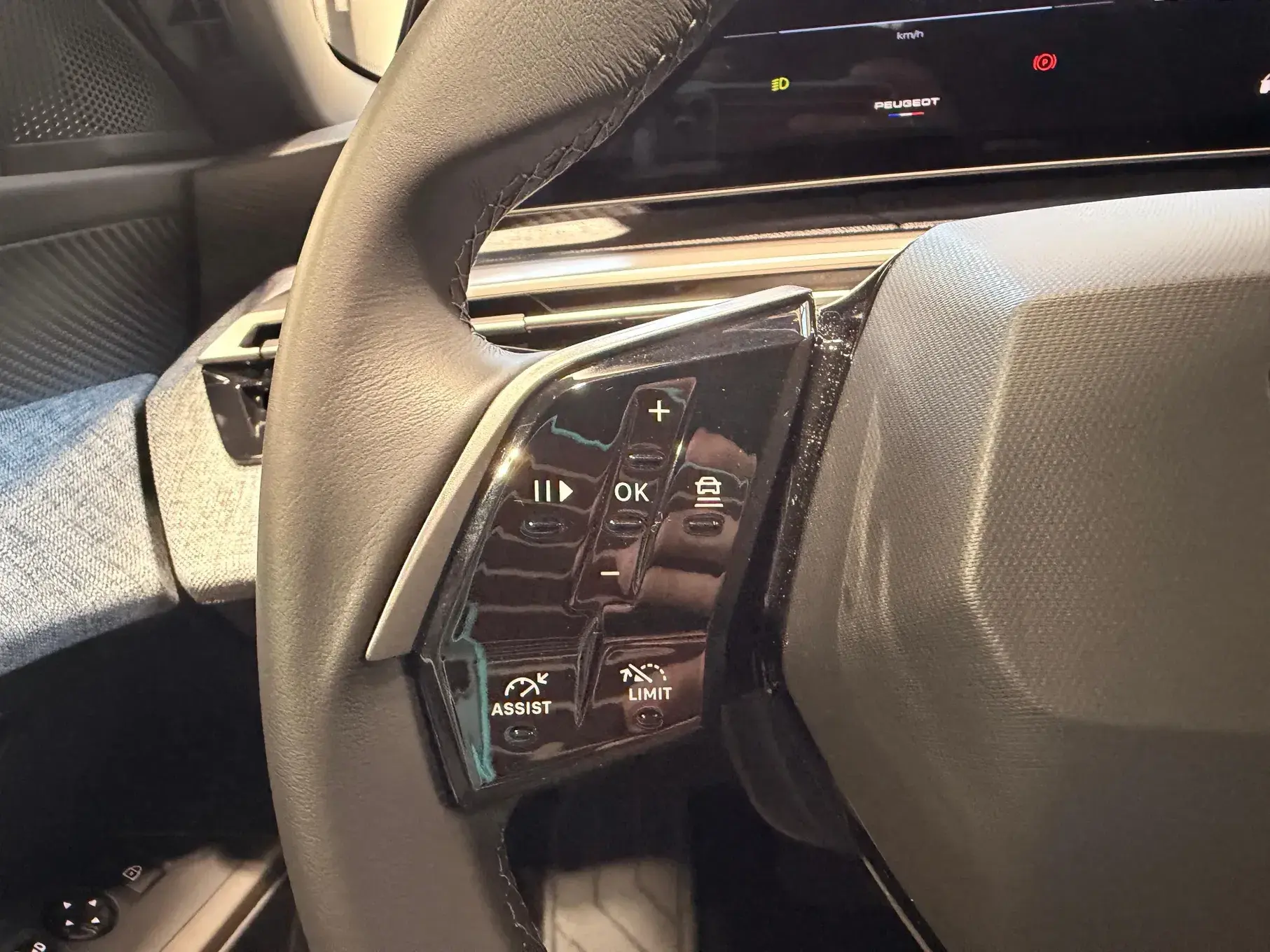 Peugeot 3008 1.2 Hybrid Allure Pack e-DCS6 13