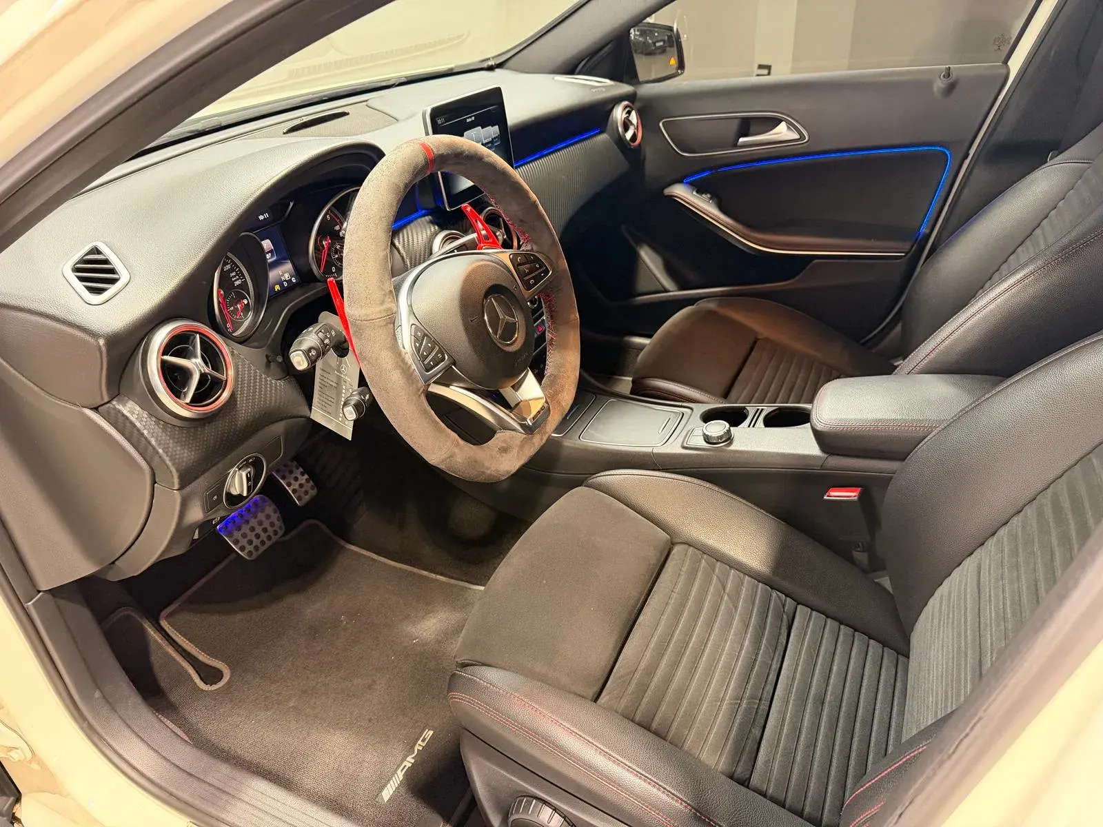 Mercedes-Benz A 180 d 7G-DCT AMG Line 32