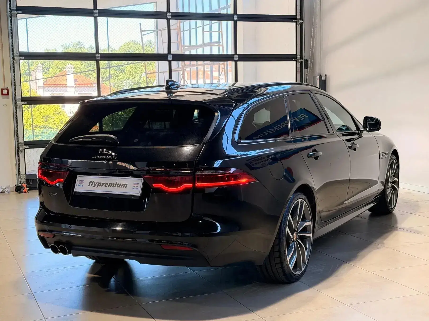 Jaguar XF Sportbrake 2.0 D R-Sport Aut. 33
