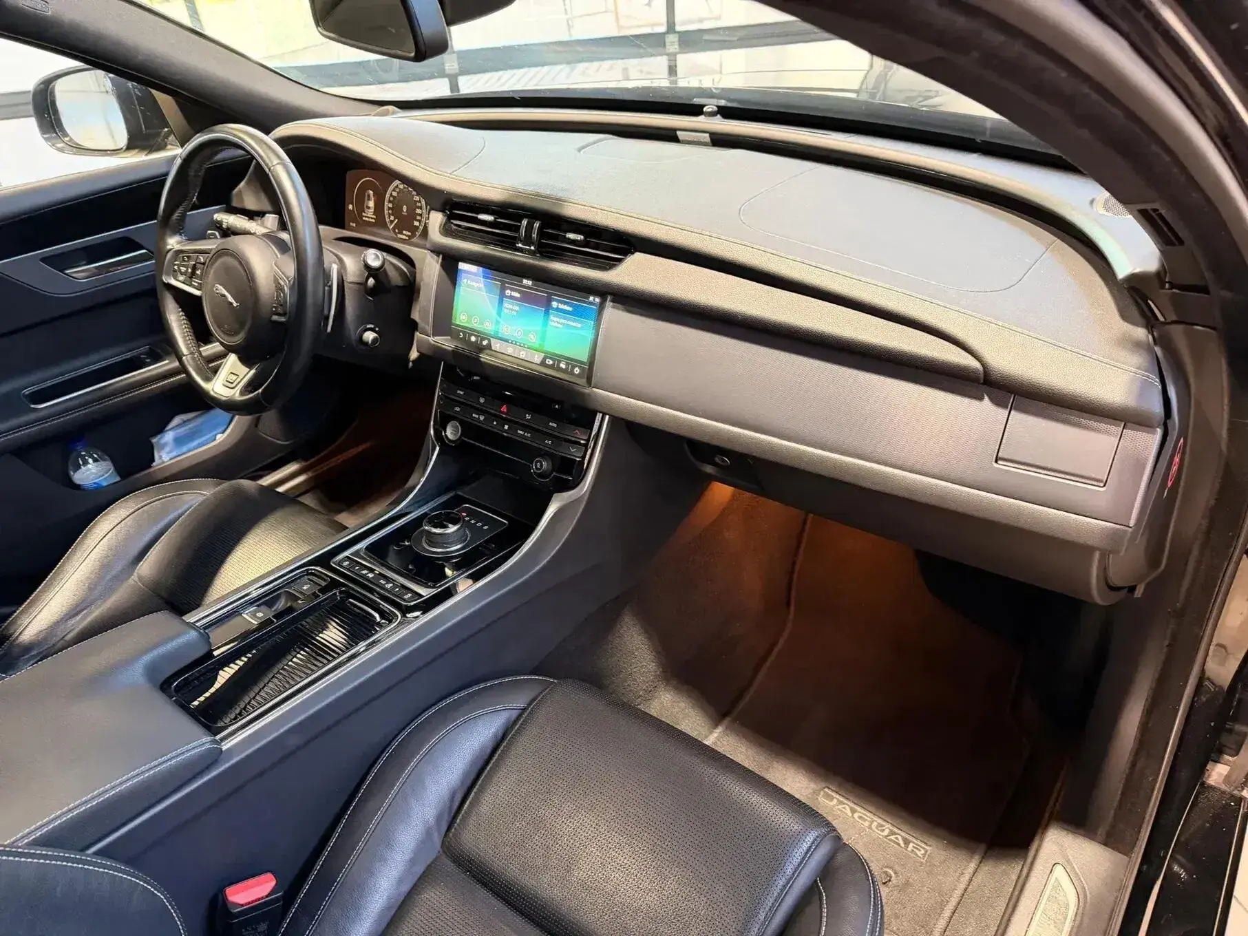 Jaguar XF Sportbrake 2.0 D R-Sport Aut. 37