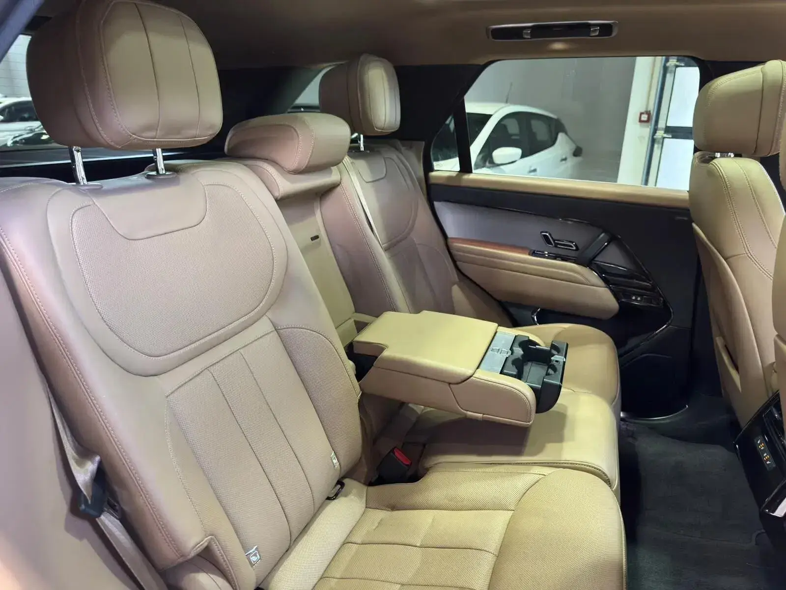 Land Rover Range Rover Sport 3.0 P440e Dynamic SE 39