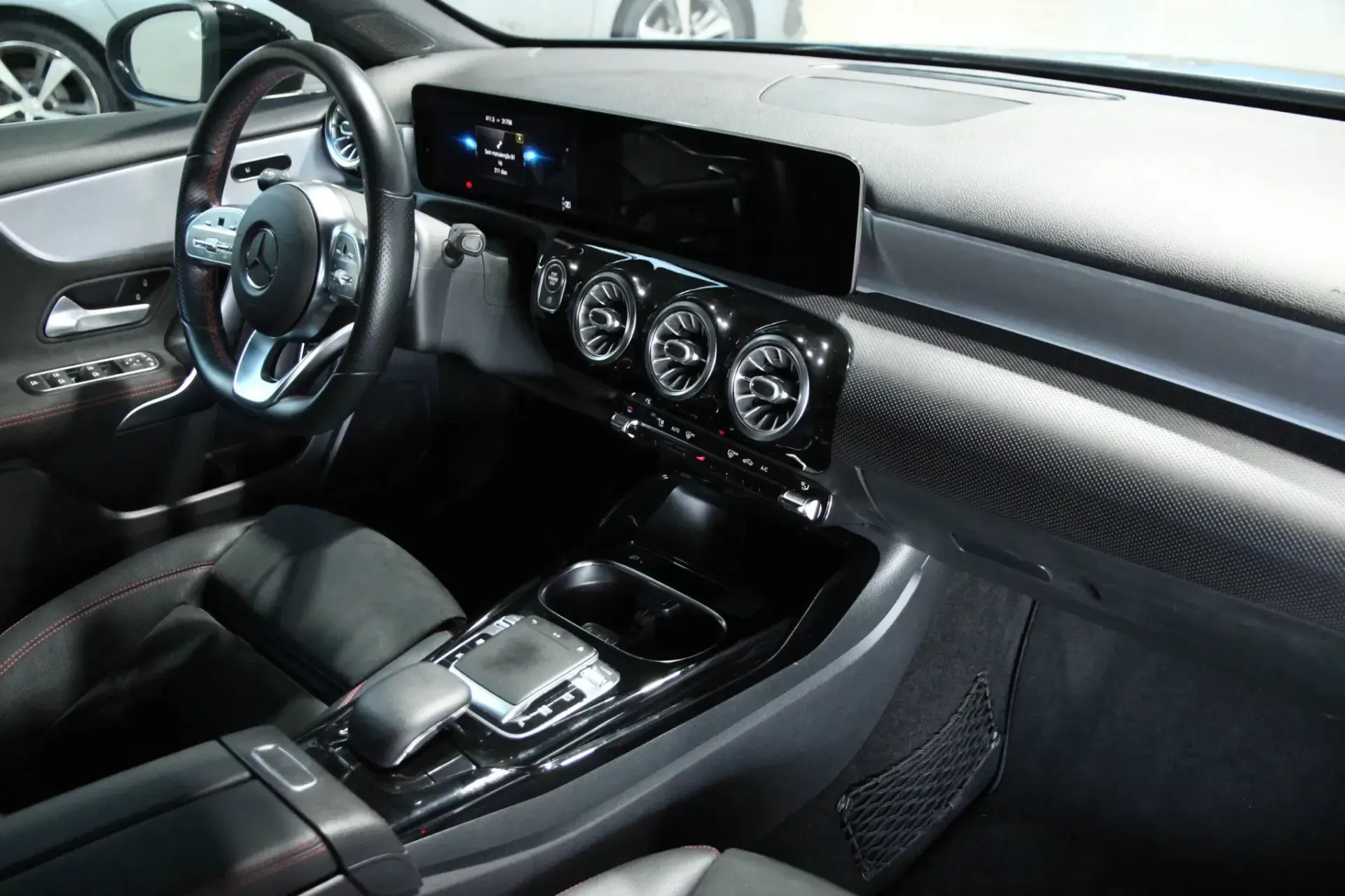 Mercedes-Benz A 35 AMG 4Matic Speedshift DCT 7G 3