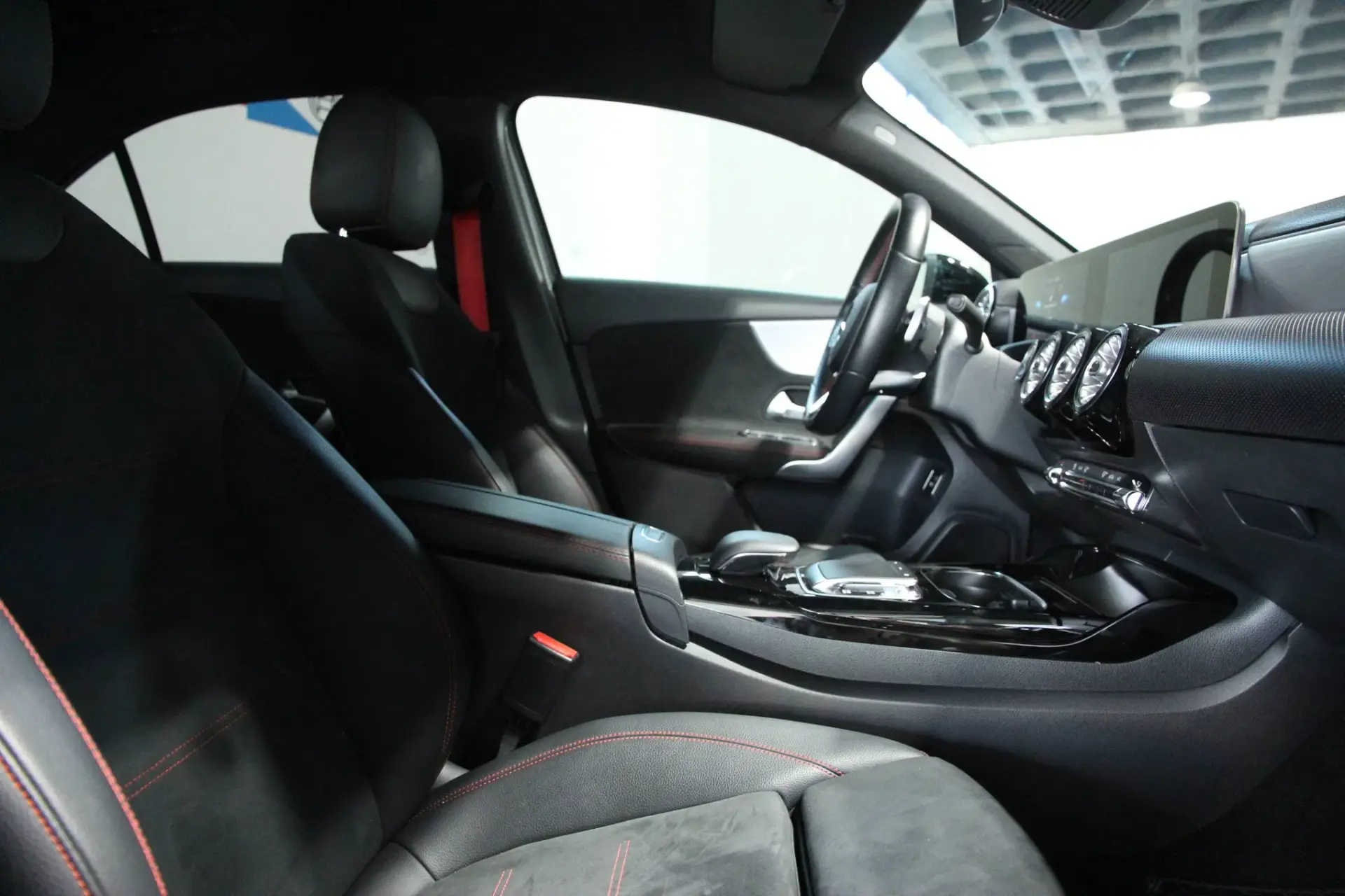 Mercedes-Benz A 35 AMG 4Matic Speedshift DCT 7G 4