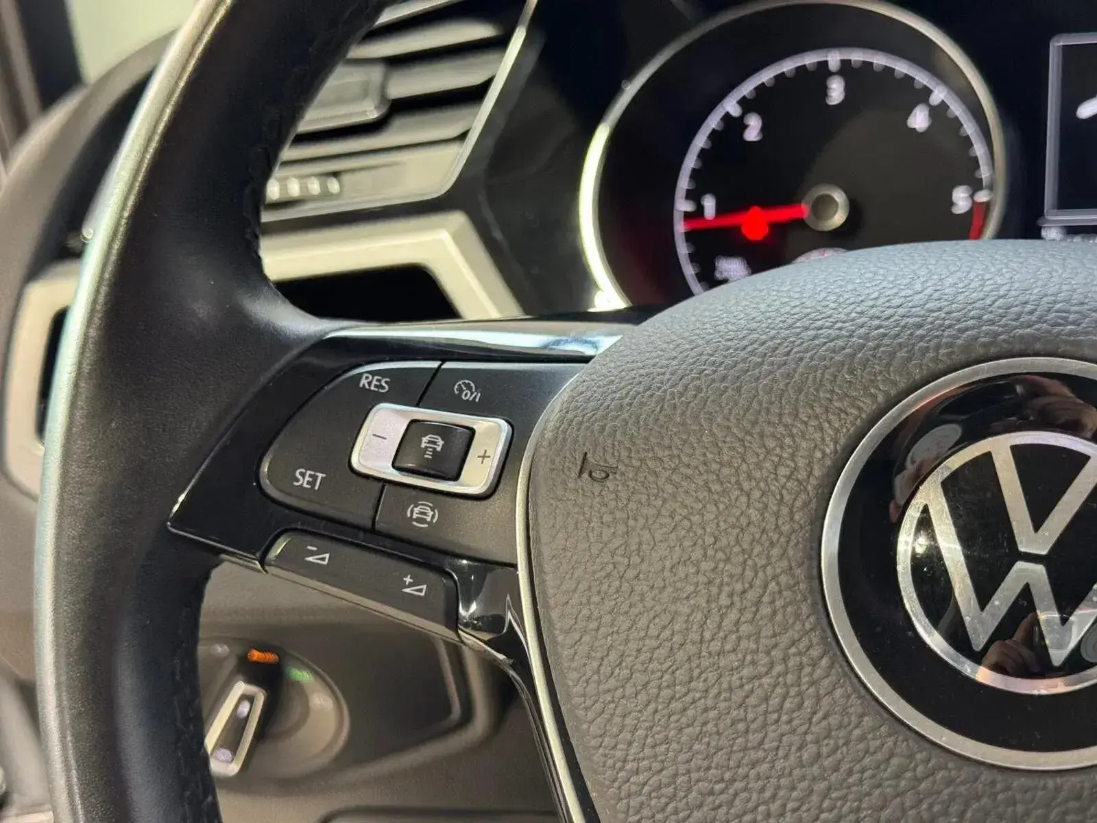 Volkswagen Touran 2.0 TDI Confortline 34